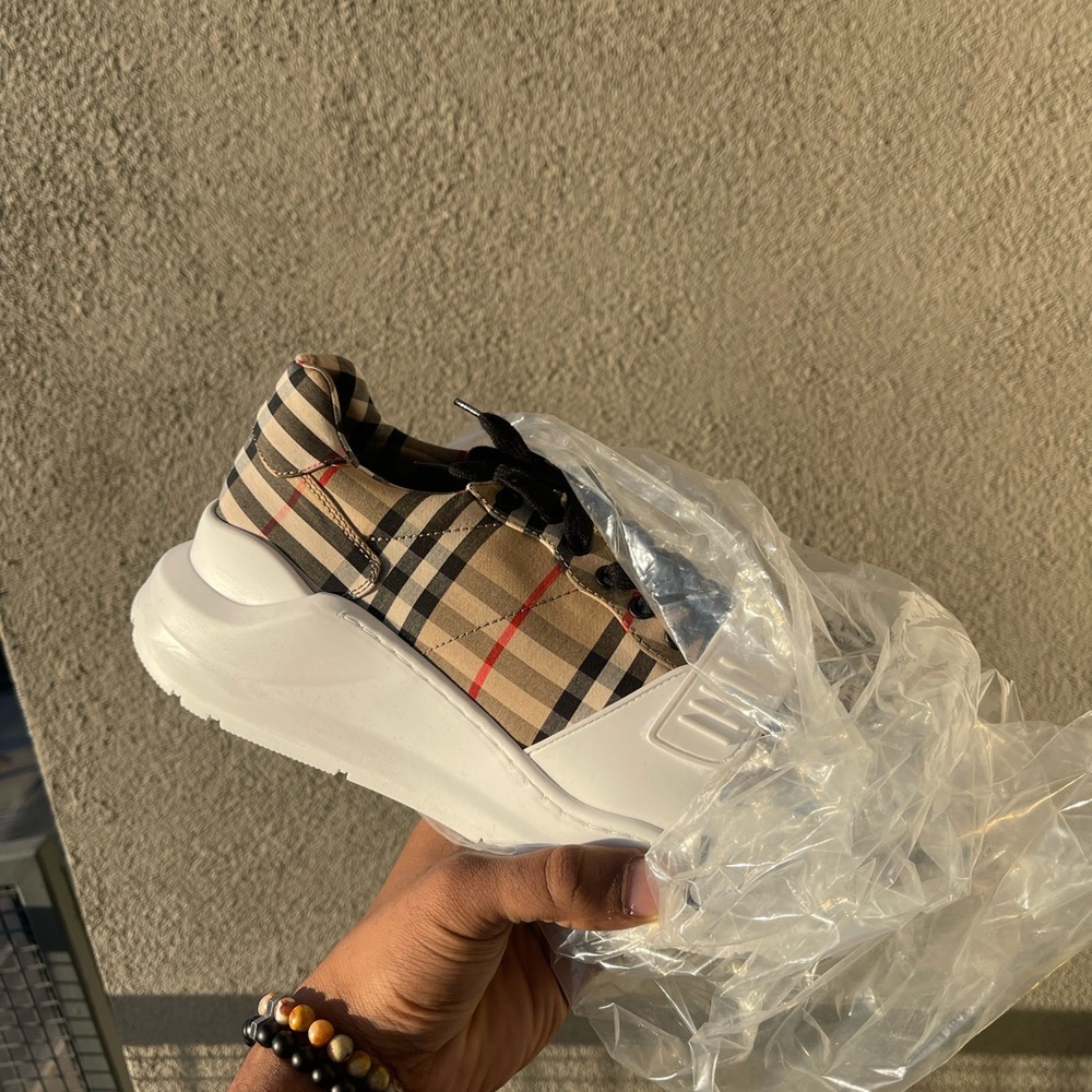 Burberry Men Trainers Size 45 - Picture 5 of 7